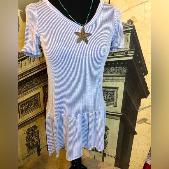 Cute mini dress by Caution to the wind in size medium - Picture 1 of 2